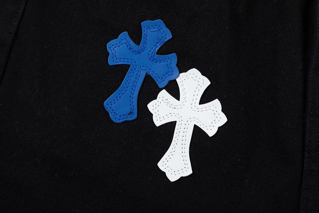 KE951#P230 The only correct leather label version on the market Chrome Hearts CH Cross embroidery distressed jeans Top ceiling quality 100% correct version The correct version is here!  Believe me this must be the best quality you will ever come across! ! Excellent value for money! !  Styles with different washes and textures are very friendly to people with thin legs and thick legs. The straight version is very flattering to the shape of the legs. The moderate length is timeless and easy to match. It is the basis of various styles and a must-have in the wardrobe! ! Add a little stacking to easily control the clean fit trend that has exploded this year. The fabric is stiff but also makes the upper body soft without losing texture. The sides and cuffs of some styles have a bone-wash effect. The vintage flavor pops up all at once. It’s really hard not to love it! ✅Correctly customize the Croxin metal leather label on the back panel. It is not sold directly with the cross on the finished jeans. 1:1 copying strives for excellence and the details are perfectly grasped. ✅The cross leather label is clear and smooth. Exquisite turning top craftsmanship. ✅Buttons, zippers and hardware are all customized versions of the Croxin LOGO. ✅High-cost washing process. Size: 28 30 32 34 36 (5 sizes)